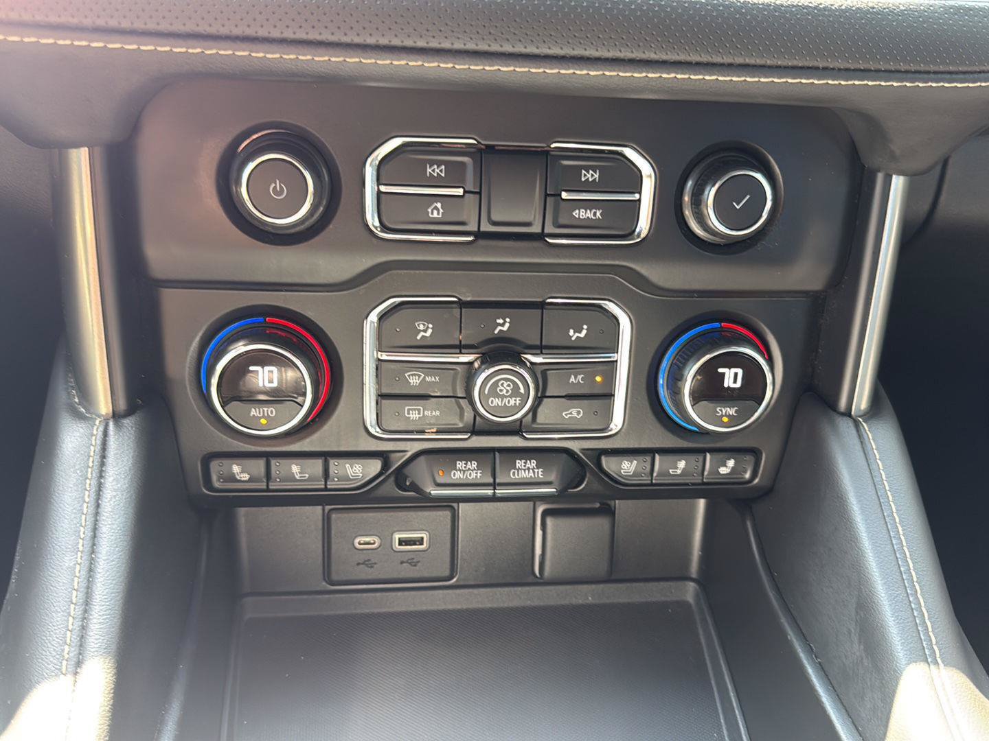 Used 2021 Chevrolet Suburban Premier AWD/4WD image 19