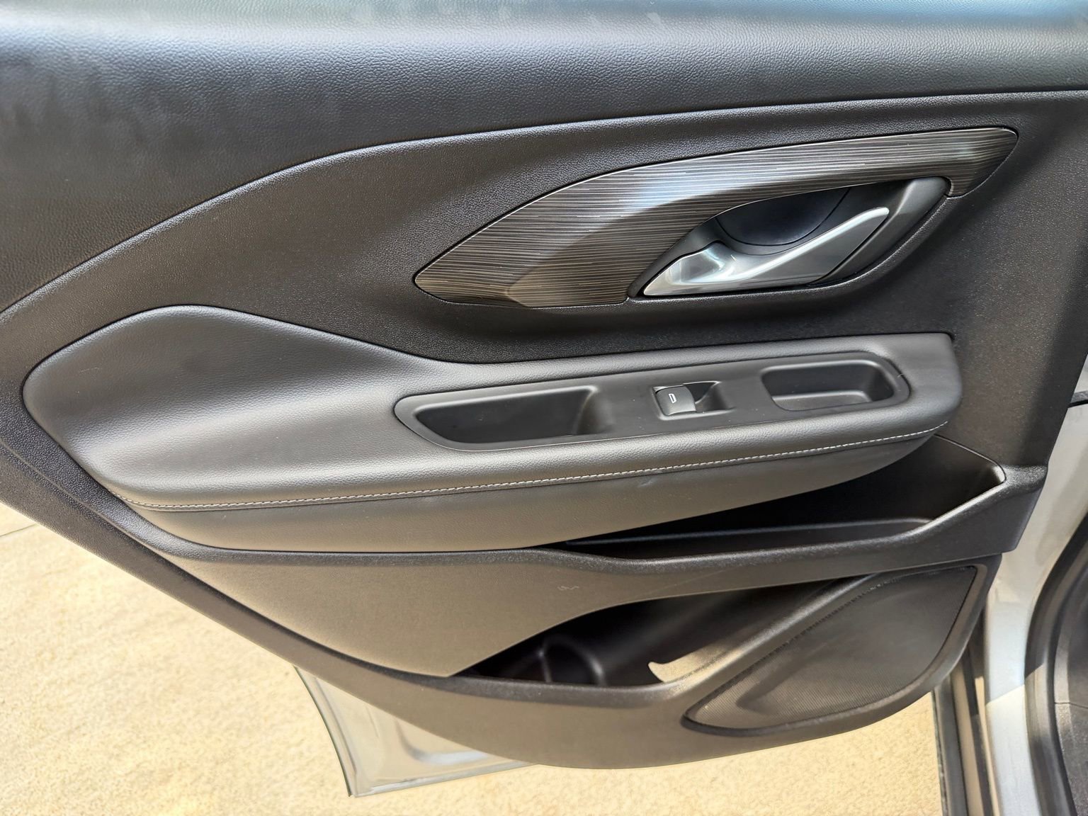 Used 2024 GMC Terrain SLE w/ Driver Convenience Package image 23