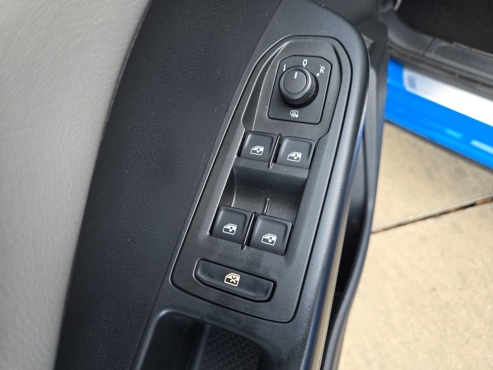 Used 2023 Volkswagen Taos SE image 29