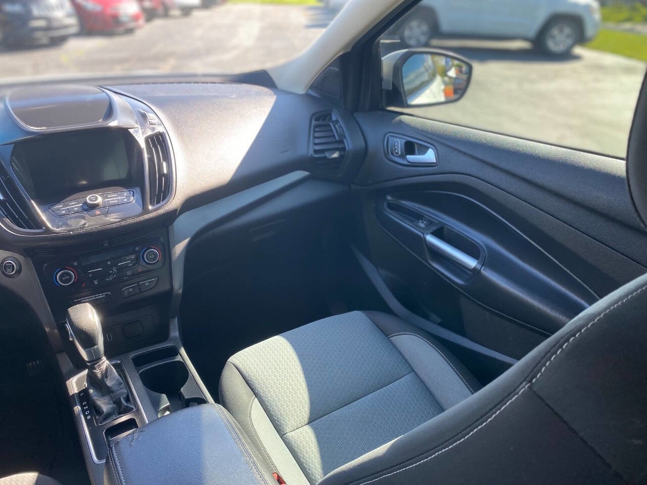 Used 2019 Ford Escape SE FWD image 10