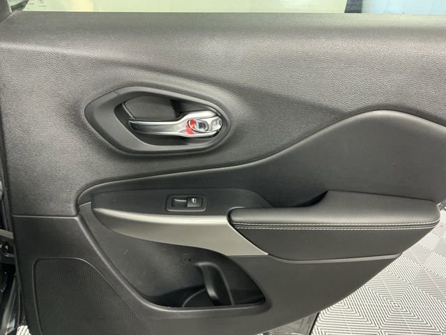 Used 2021 Jeep Cherokee Latitude Lux 80th Anniv w/ Quick Order Package 26U 80TH image 11