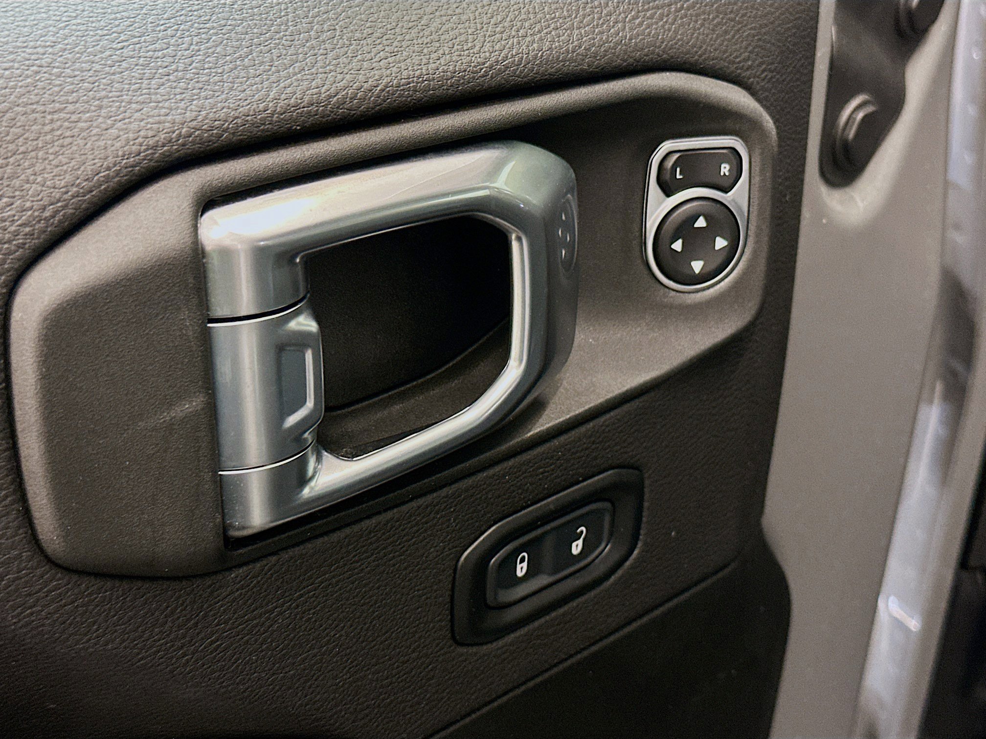 Used 2023 Jeep Wrangler Sahara image 15