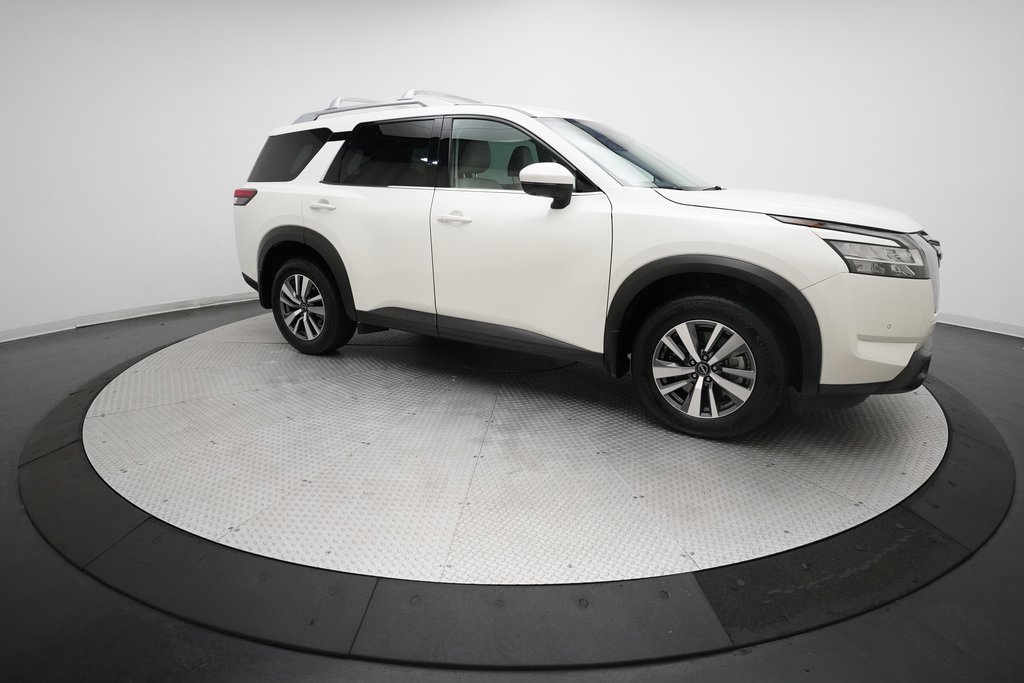 Certified 2024 Nissan Pathfinder SL image 13