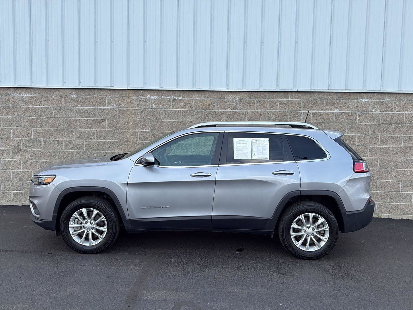Used 2019 Jeep Cherokee Latitude w/ Cold Weather Group AWD/4WD image 36