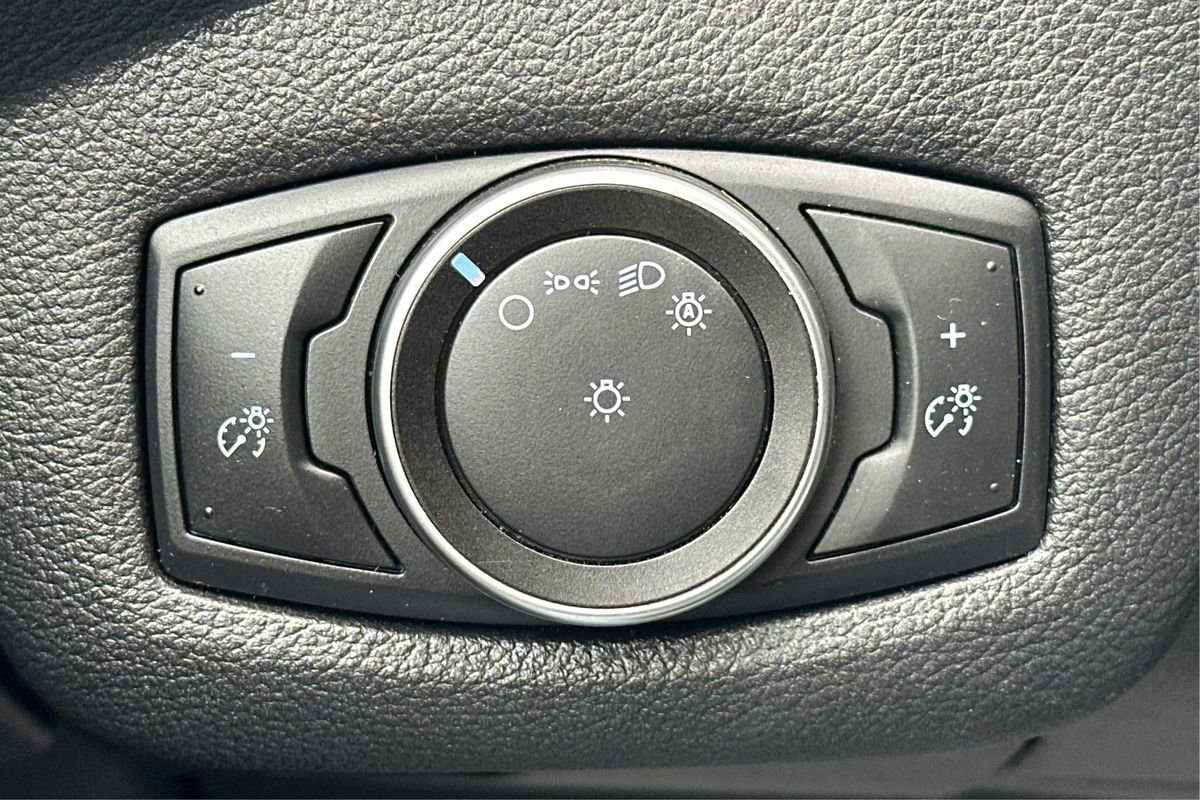 Used 2017 Ford C-MAX Energi SE w/ Equipment Group 401A image 17