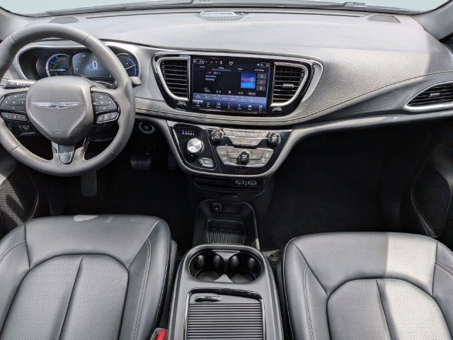Used 2024 Chrysler Pacifica Limited FWD image 14