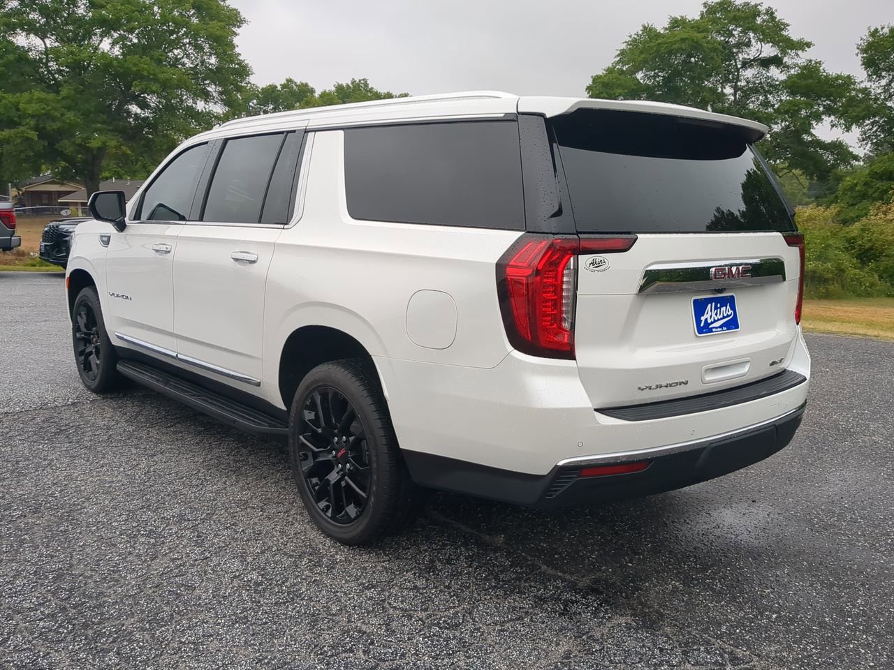 Used 2023 GMC Yukon XL SLT RWD image 5