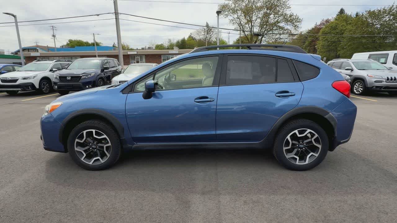 Used 2017 Subaru Crosstrek 2.0i Premium w/ Moonroof Package AWD/4WD image 5