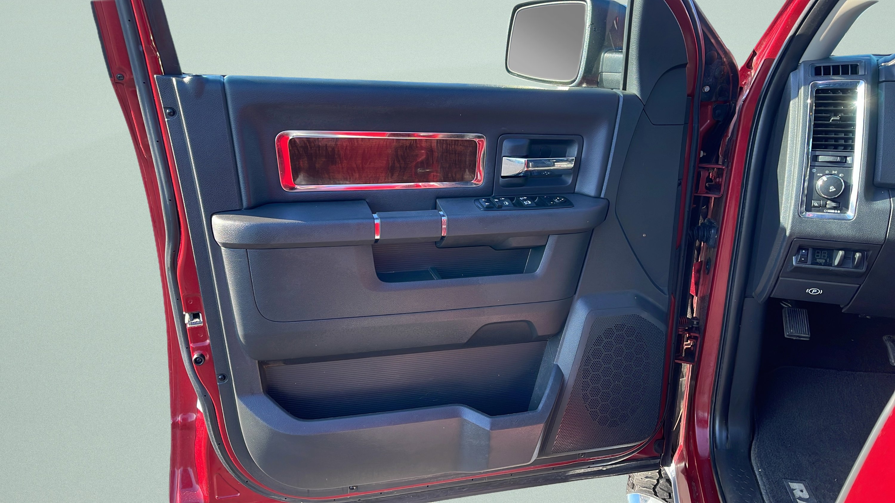 Used 2012 RAM 1500 Laramie AWD/4WD image 18