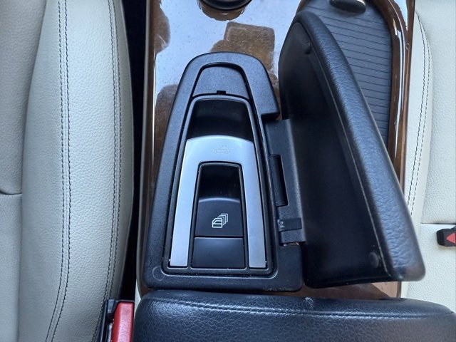 Used 2016 Mercedes-Benz SLK 300 image 18