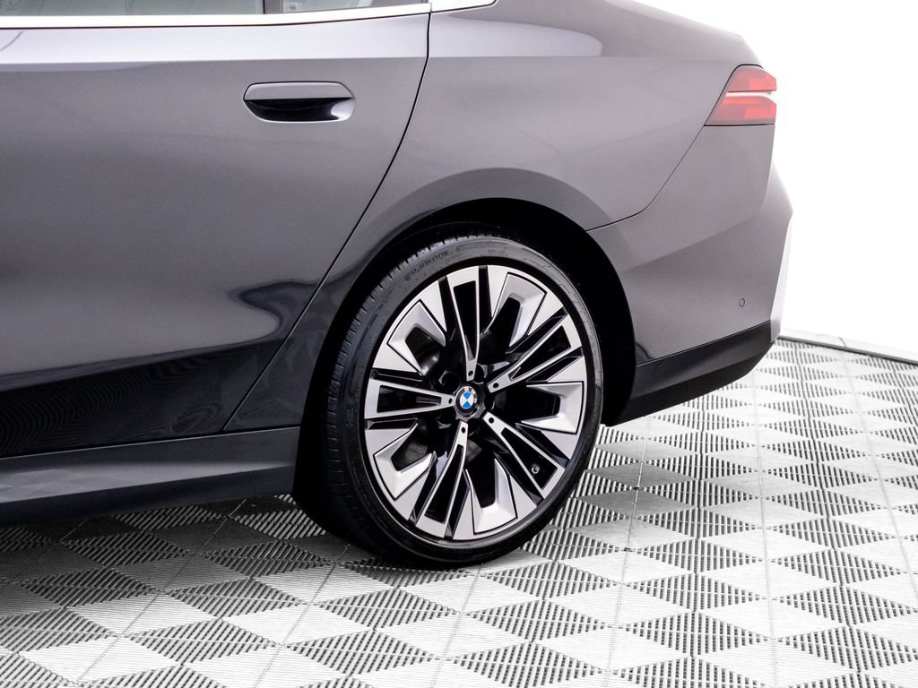 Used 2024 BMW 540i xDrive w/ Premium Package AWD/4WD image 35