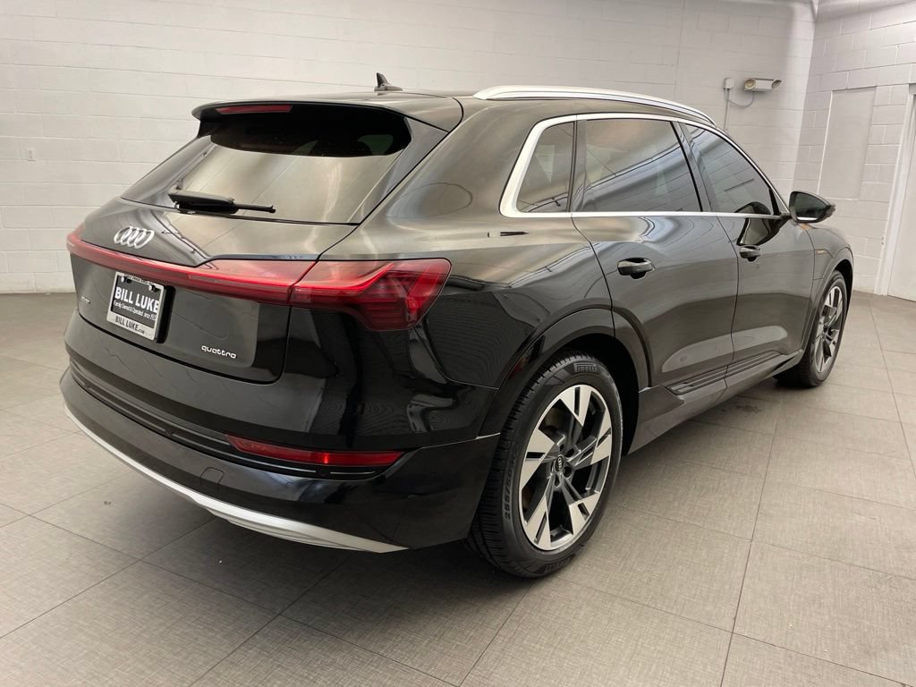 Used 2022 Audi e-tron Premium AWD/4WD image 5