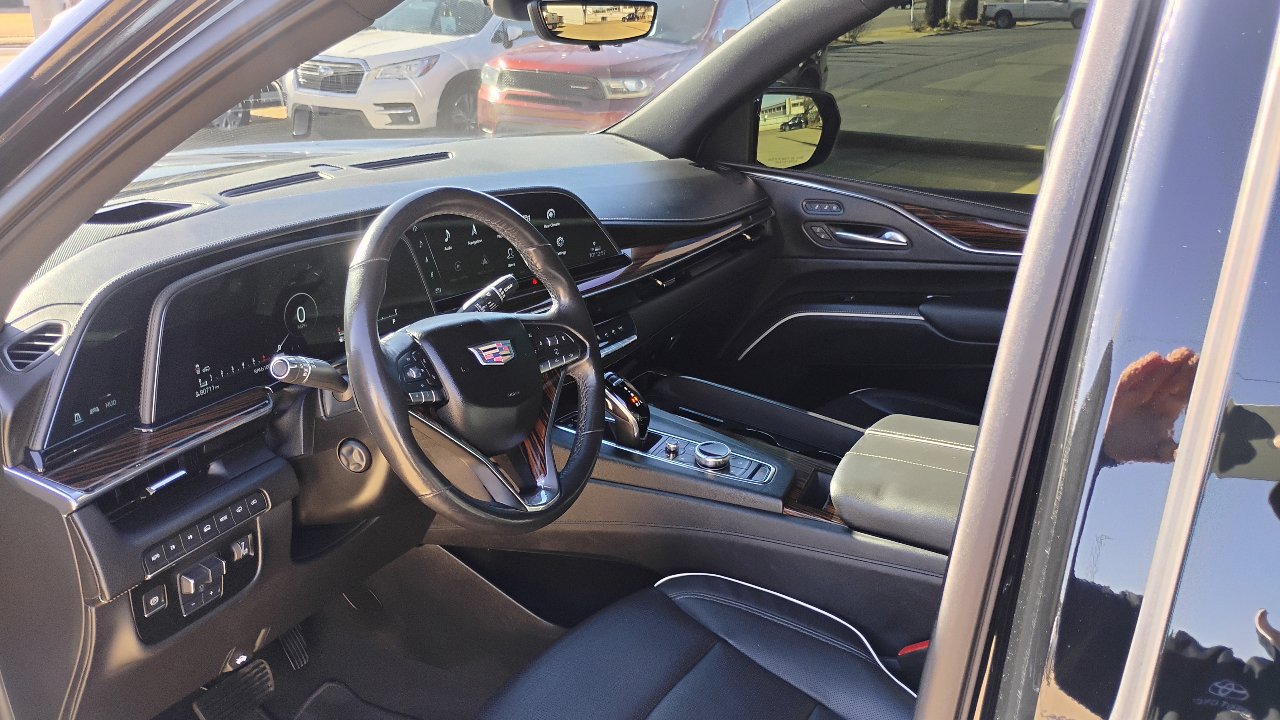 Used 2021 Cadillac Escalade ESV Premium Luxury w/ Driver Assist Tech Package AWD/4WD image 12
