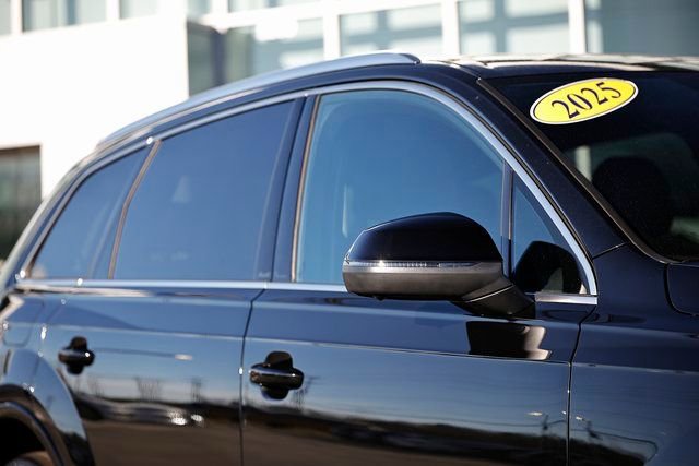 Used 2025 Audi Q7 3.0T Premium Plus image 3