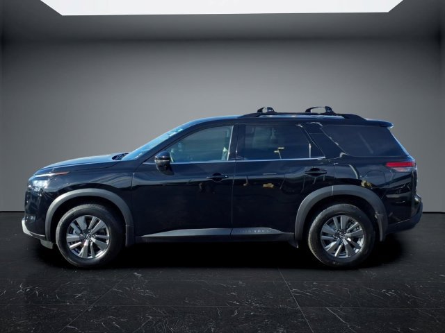 Used 2024 Nissan Pathfinder SV w/ Black Appearance Package AWD/4WD image 4