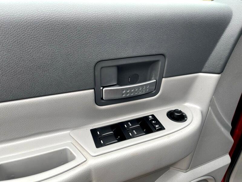 Used 2008 Dodge Durango SLT w/ Technology Group II image 24