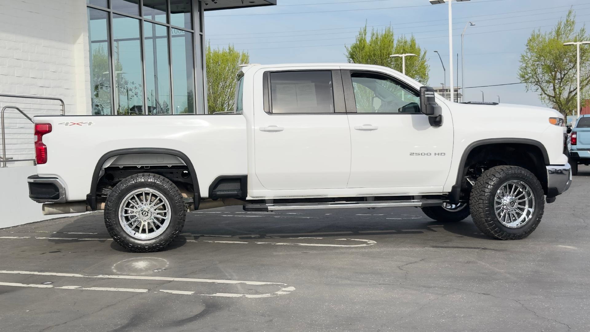 Used 2025 Chevrolet Silverado 2500 LT w/ Convenience Package image 4
