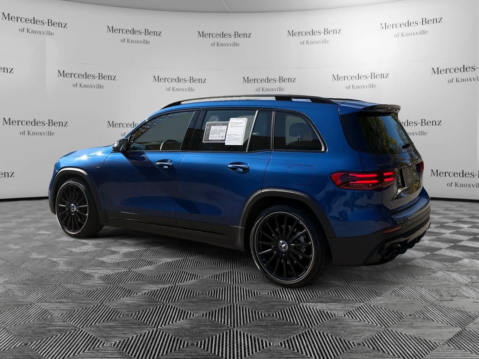 Used 2024 Mercedes-Benz GLB 35 AMG 4MATIC image 3