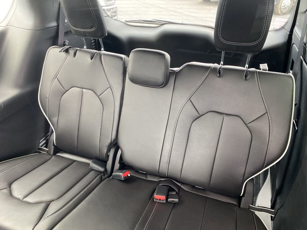 New 2026 Chrysler Pacifica Limited w/ S Appearance Package image 17