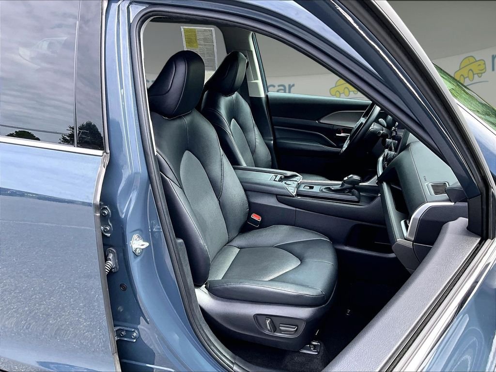 Used 2025 Toyota Grand Highlander AWD image 11