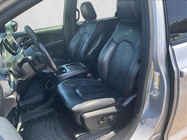 Used 2021 Chrysler Pacifica Touring-L w/ Premium & Safety Sphere Group FWD image 24