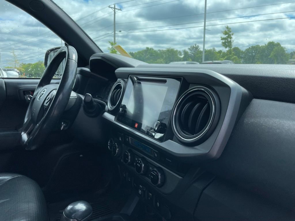 Used 2018 Toyota Tacoma TRD Off-Road AWD/4WD image 25