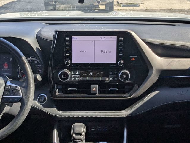 Used 2022 Toyota Highlander L FWD image 16