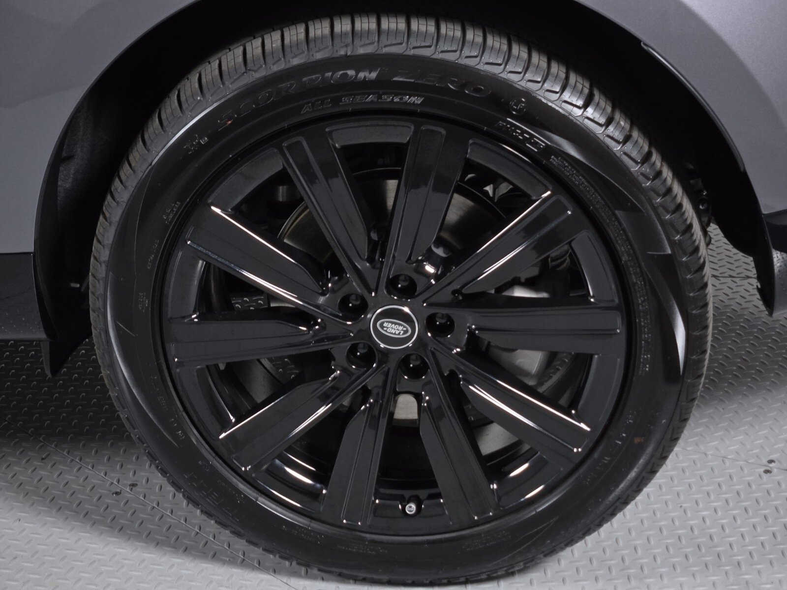 New 2025 Land Rover Range Rover Long Wheelbase SE image 10