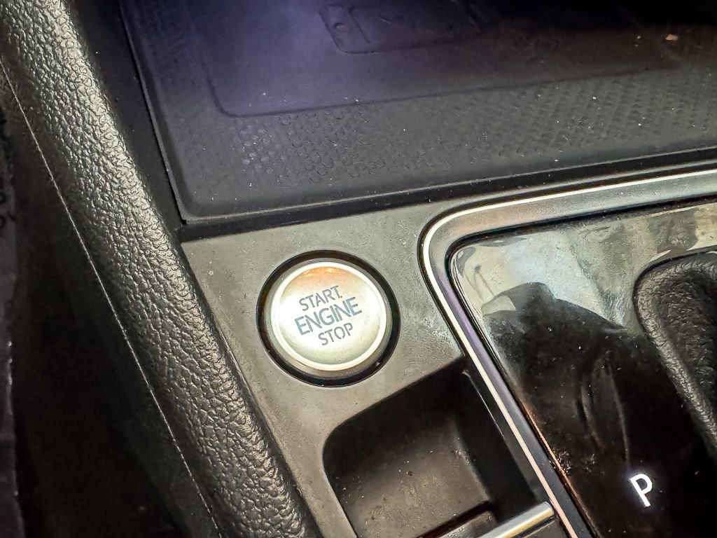 Used 2021 Volkswagen Jetta SEL Premium image 17