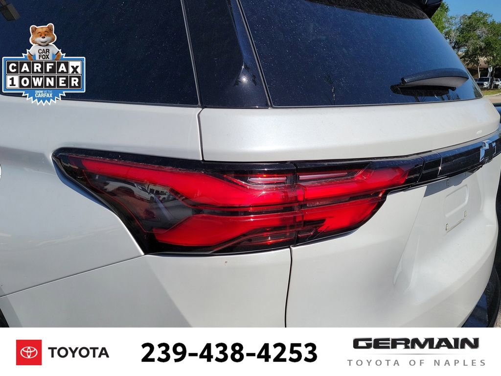 Used 2023 Chevrolet Traverse Premier w/ Redline Edition FWD image 17
