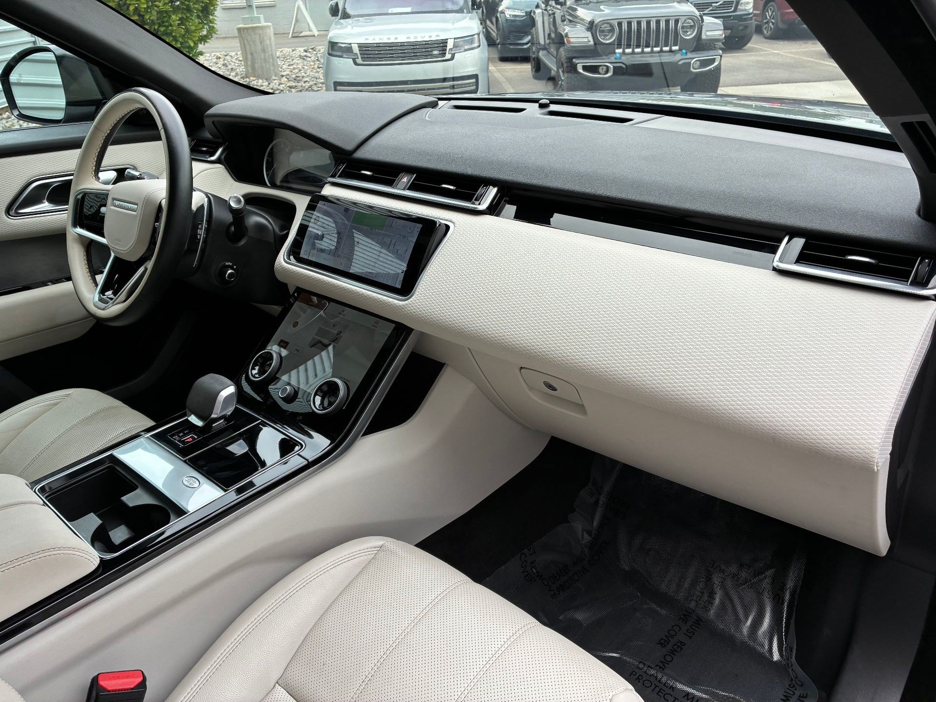 Used 2022 Land Rover Range Rover Velar R-Dynamic S AWD/4WD image 31
