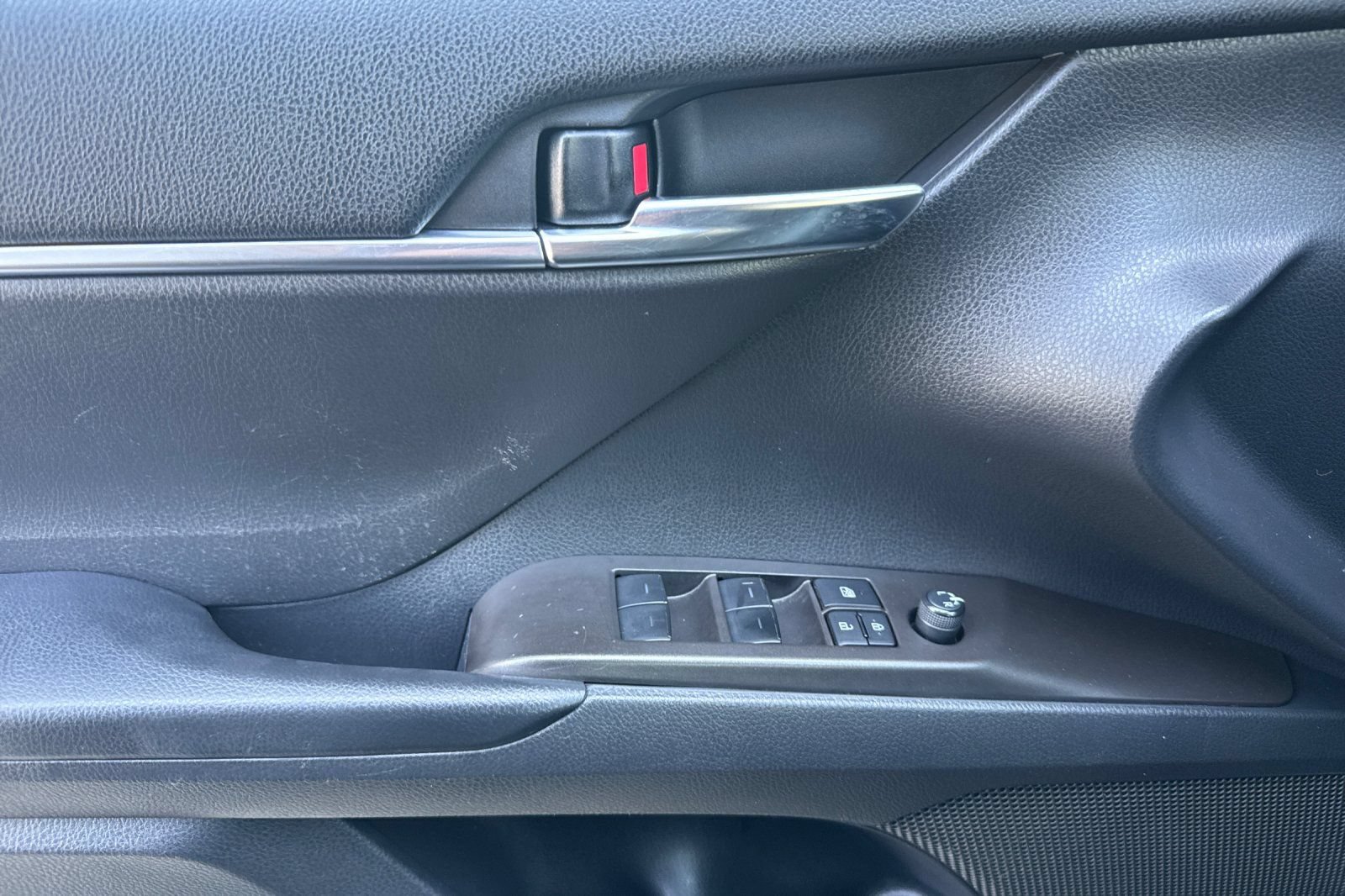 Used 2022 Toyota Camry SE FWD image 10