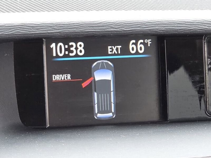Used 2014 Toyota Sienna SE FWD image 22