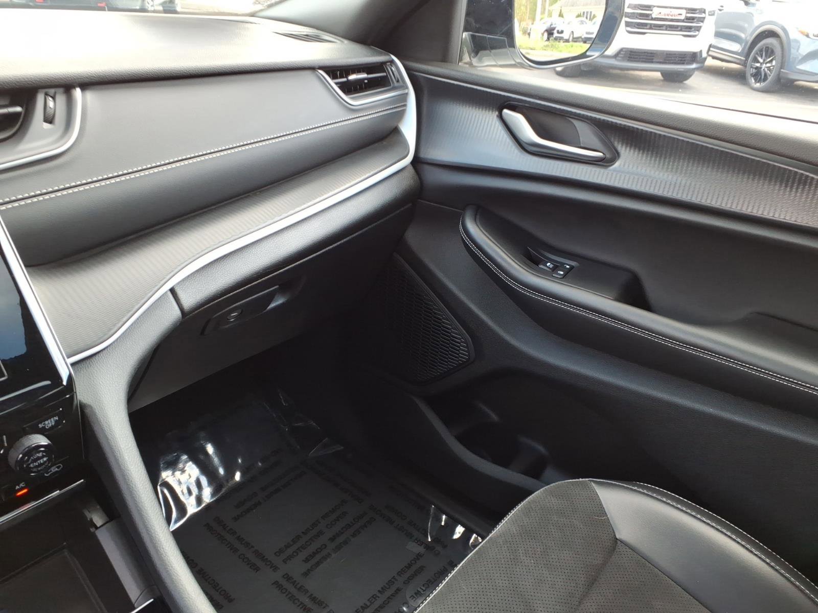 Used 2023 Jeep Grand Cherokee L Laredo AWD/4WD image 26