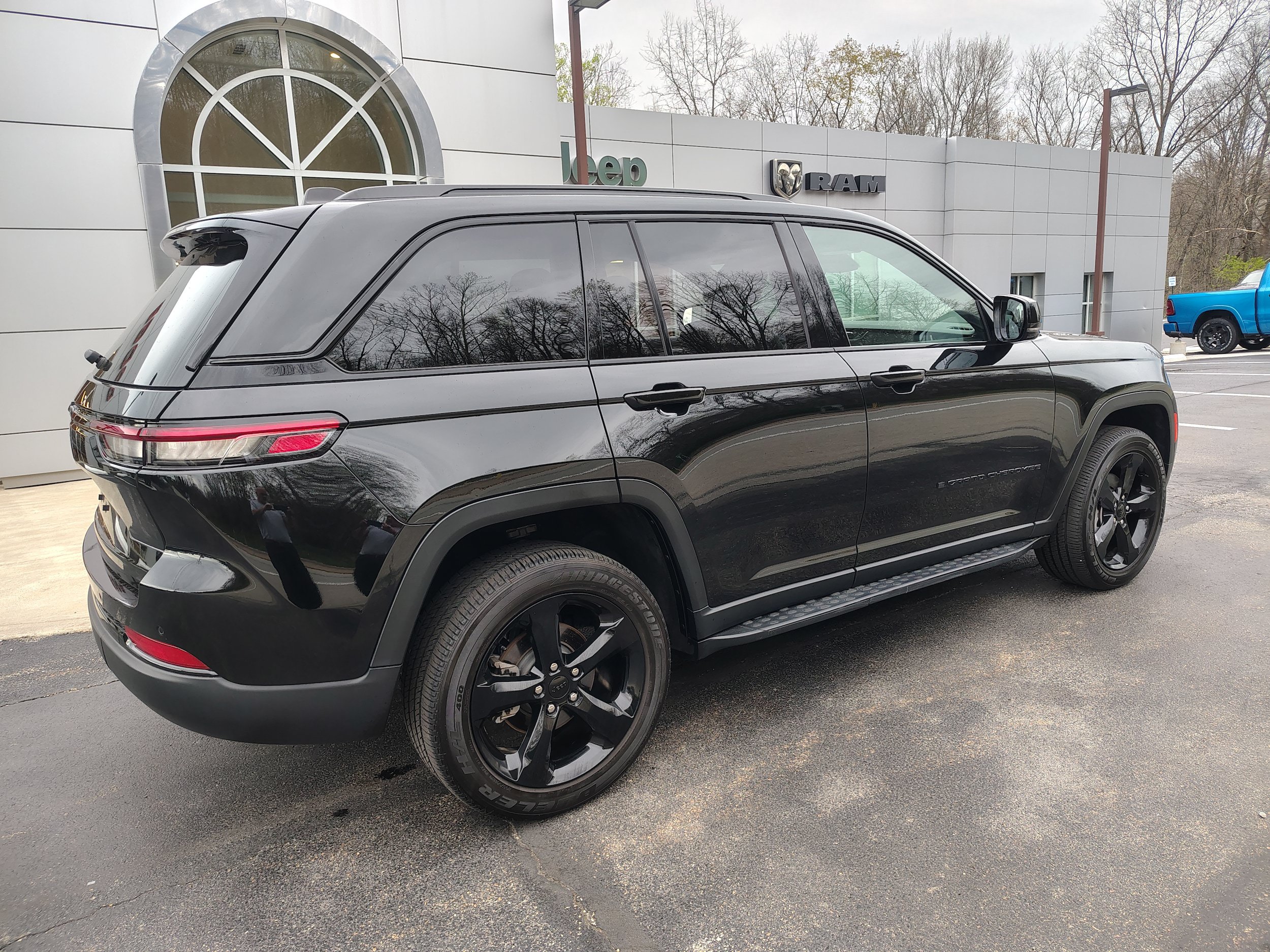 Certified 2024 Jeep Grand Cherokee Altitude AWD/4WD image 15