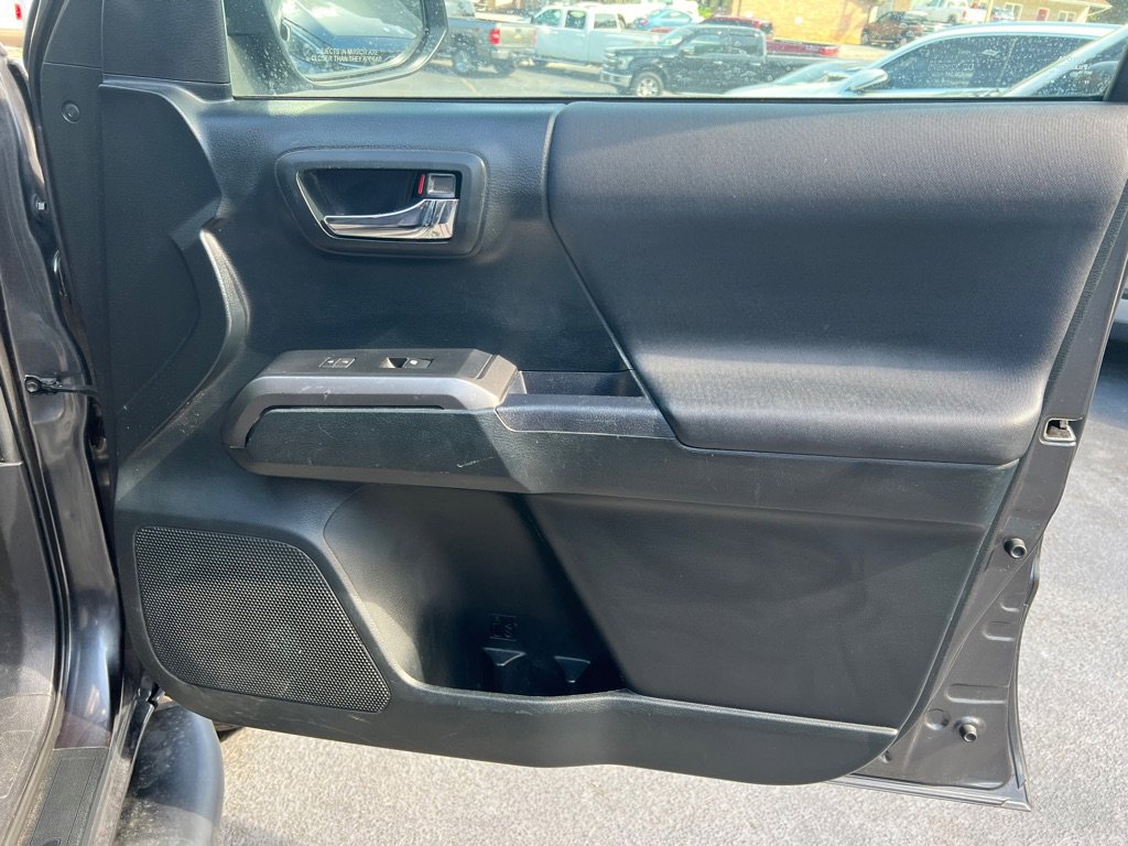 Used 2017 Toyota Tacoma TRD Off-Road image 54