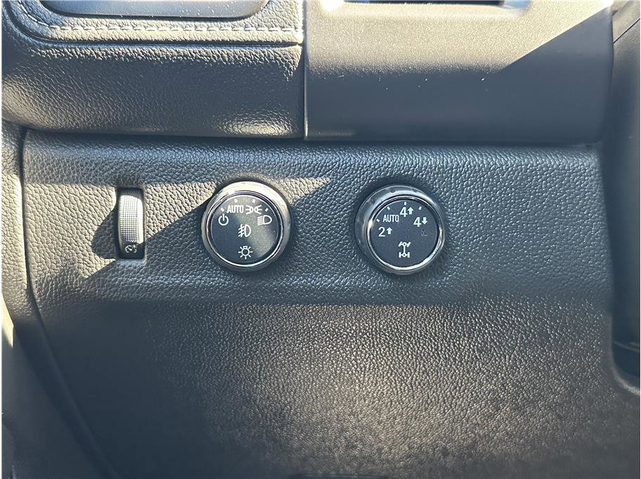 Used 2015 GMC Canyon SLE image 25