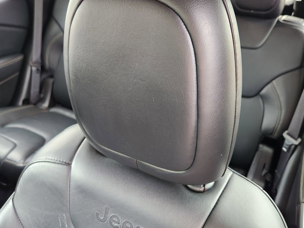 Used 2015 Jeep Cherokee Limited AWD/4WD image 6