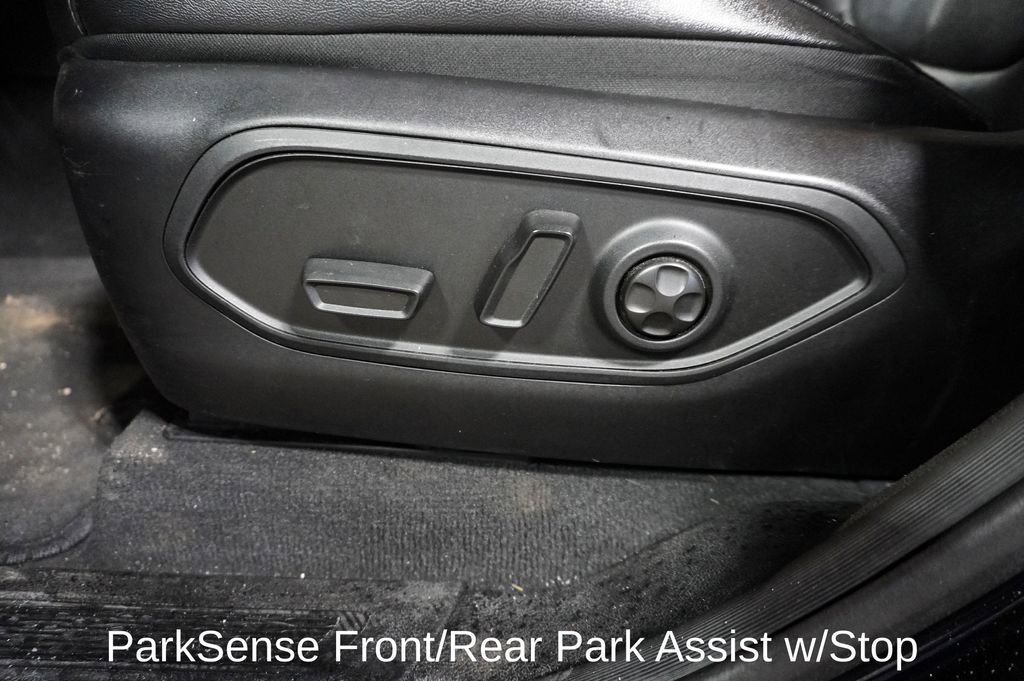 Used 2023 Jeep Grand Cherokee Limited w/ Luxury Tech Group II image 16