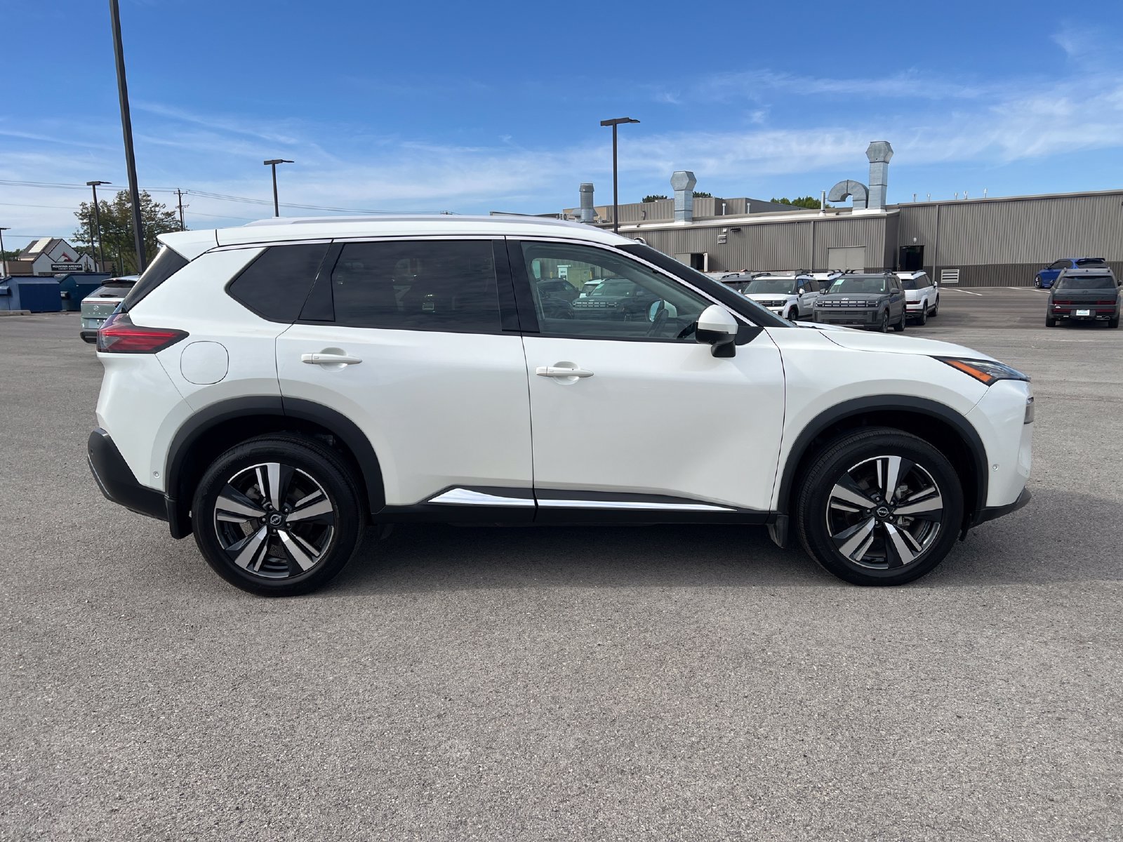 Used 2023 Nissan Rogue SL w/ SL Premium Package AWD/4WD image 2