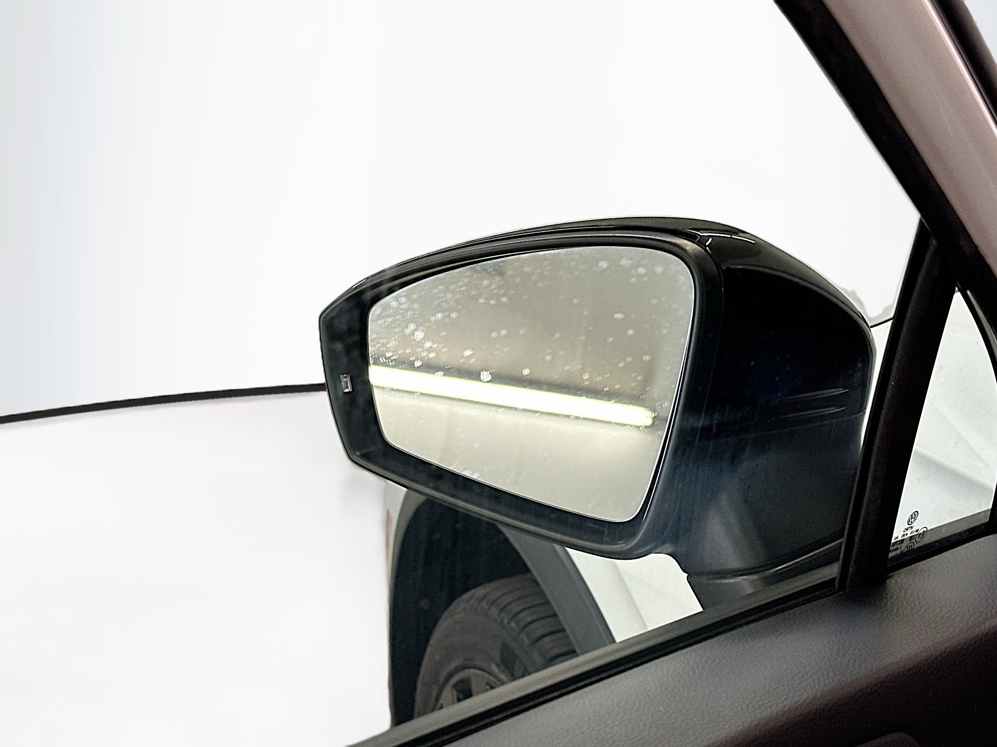 Used 2021 Volkswagen Tiguan SE R-Line image 16