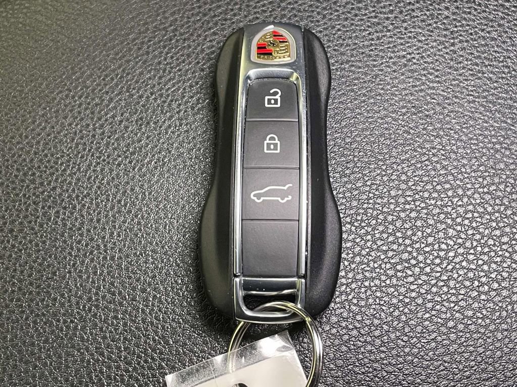 Used 2025 Porsche Cayenne S image 46