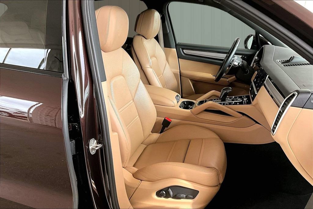 Used 2023 Porsche Cayenne S Platinum image 18