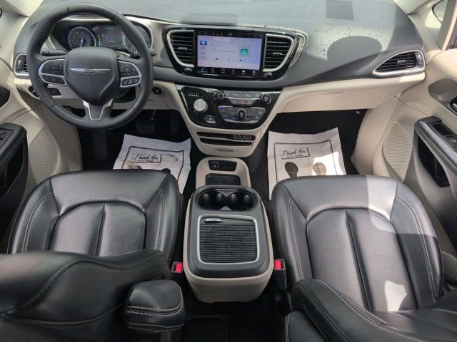 Used 2023 Chrysler Pacifica Touring-L image 25