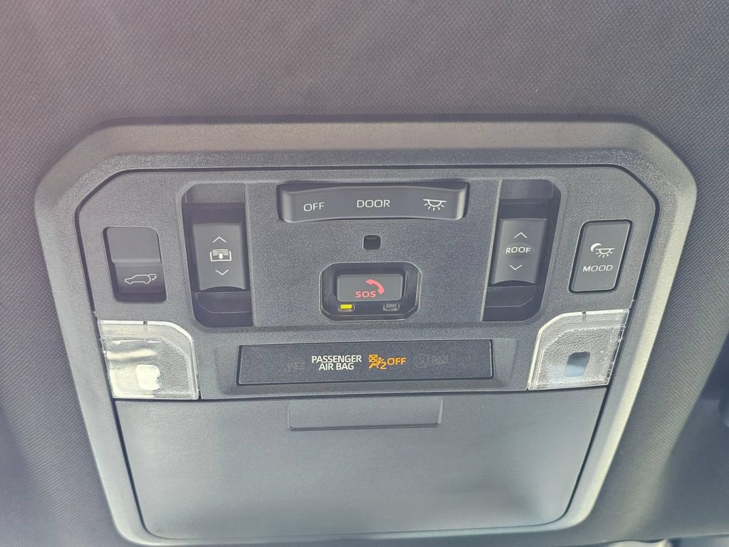 Used 2025 Toyota Sequoia Capstone AWD/4WD image 37