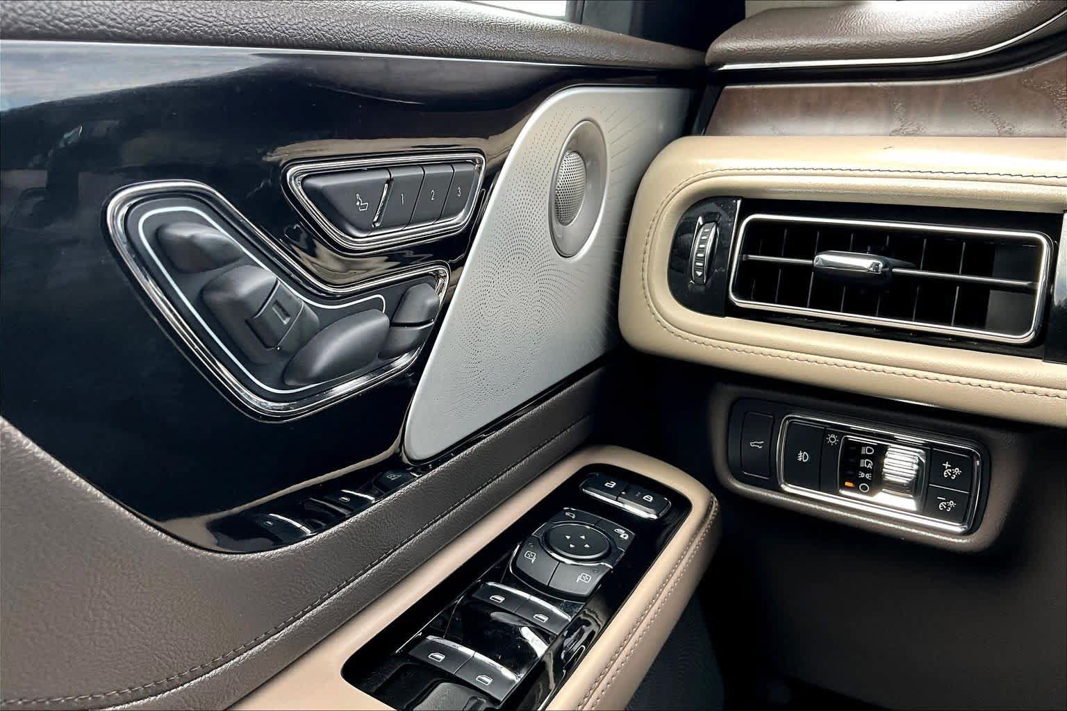 Used 2020 Lincoln Aviator Reserve w/ Equipment Group 202A AWD/4WD image 35