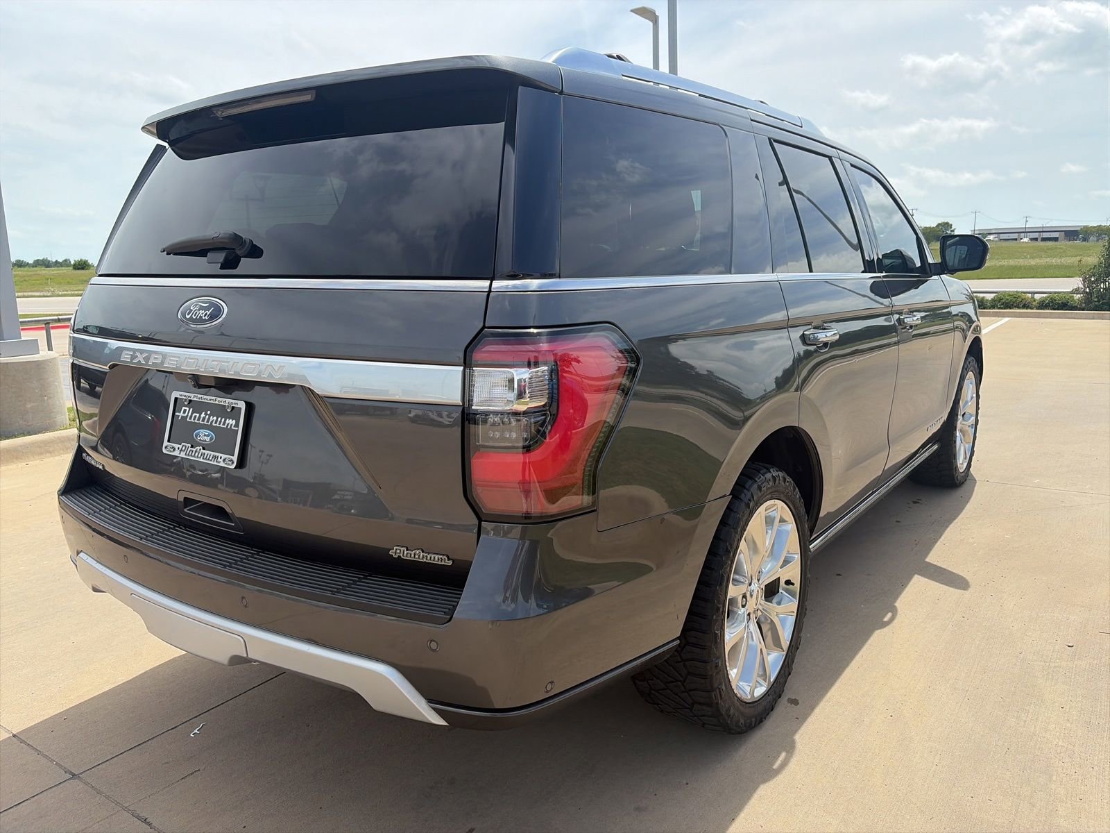 Used 2018 Ford Expedition Platinum AWD/4WD image 5