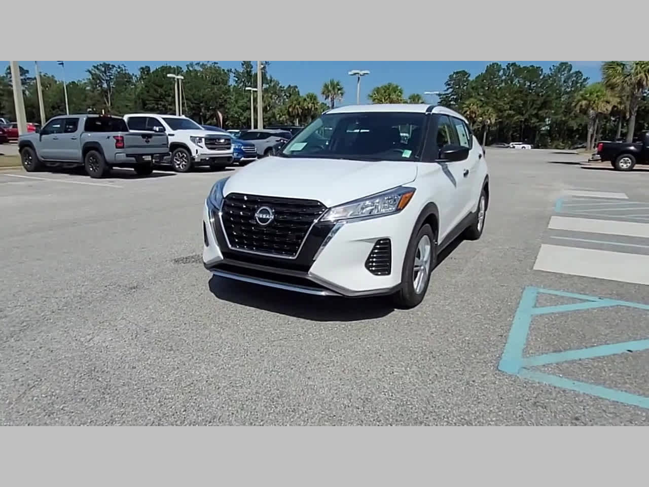 New 2025 Nissan Kicks Play S image 19