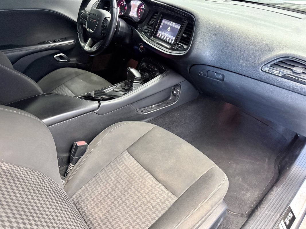 Used 2019 Dodge Challenger R/T w/ Driver Convenience Group RWD image 11