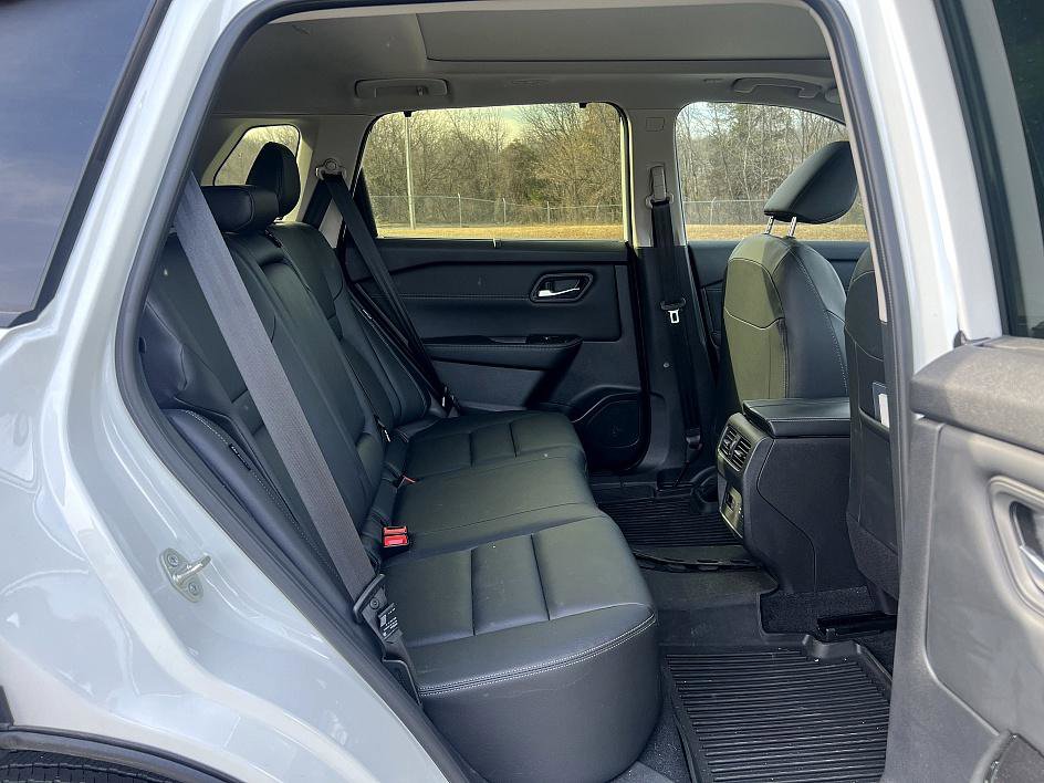 Certified 2025 Nissan Rogue SL w/ Tech Package image 11